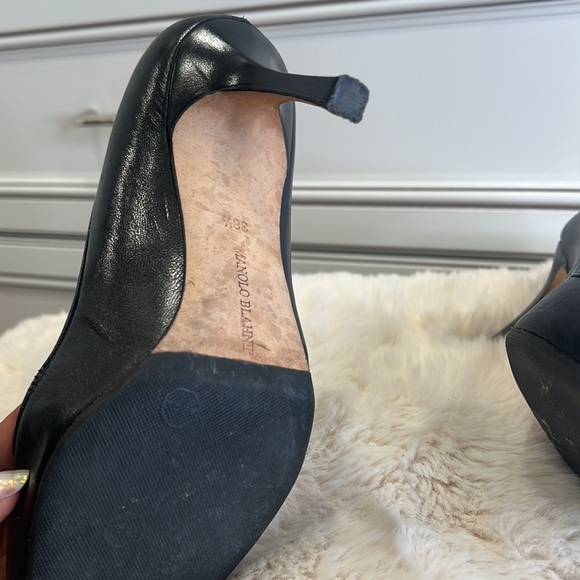 Manolo Blahnik Black heels! Chic! - Picture 2 of 5